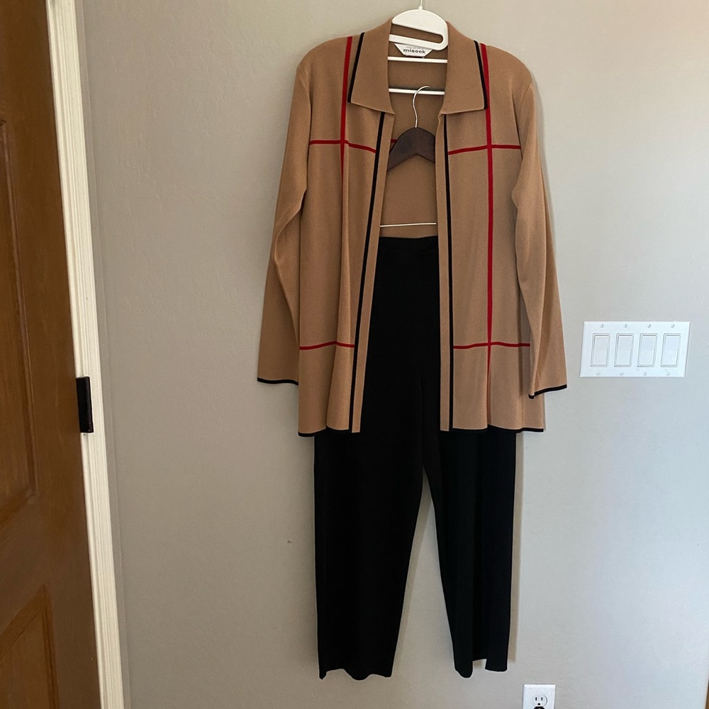 Exclusively Misook  cardigan top and bottom pants | M
